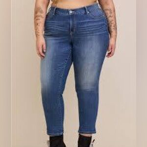 Torrid Women's Perfect Boyfriend Ankle Classic Blue Straight Leg Jeans, size 24T